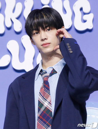 투어스 도훈, 세븐틴 동생 그룹 비주얼 센터