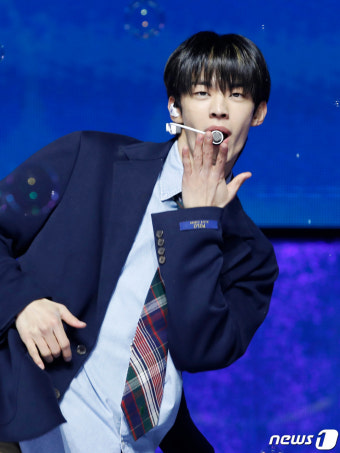 투어스 도훈, 드디어 데뷔