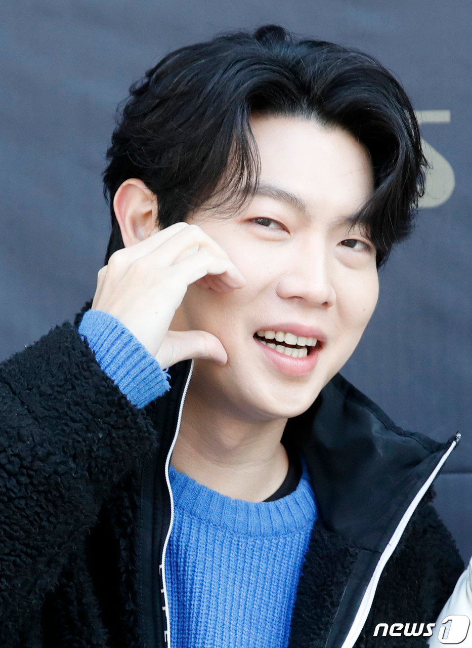 손태진, 다채로운 매력 발산 열린음악회 녹화 현장에서 하트 날리는 모습 공개