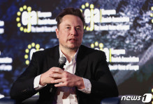 [포토] 폴란드 방문한 일론 머스크 테슬라 CEO