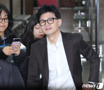 한동훈 비대위원장, 국민의힘 직원들 만나기 위해