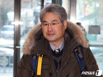 주파수 경매 참석하는 한윤제 스테이지엑스 입찰대리인