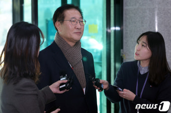 취재진 질문 받는 박성재 법무부 장관 후보자