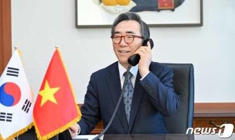 베트남 외교장관과 통화하는 조태열 외교장관