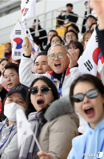 유인촌 장관 '대한민국 선수 파이팅'