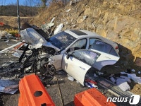 대구 시내버스 종점 간이화장실 돌진한 벤츠 승용차…3명 사상