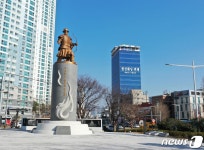 임진왜란 영웅 윤흥신 장군상, 동상으로 재건립