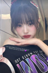 장원영, 방콕 공연 중 인형 셀카…비현실적 이목구비 [N샷]
