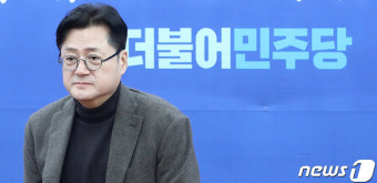 원내대책회의 참석하는 홍익표 원내대표