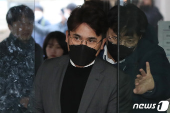 '후원업체 뒷돈 혐의' KIA 김종국·장정석 영장심사…질문에 '묵묵부답'
