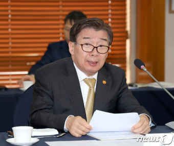 모두발언 하는 유철환 국민권익위원장