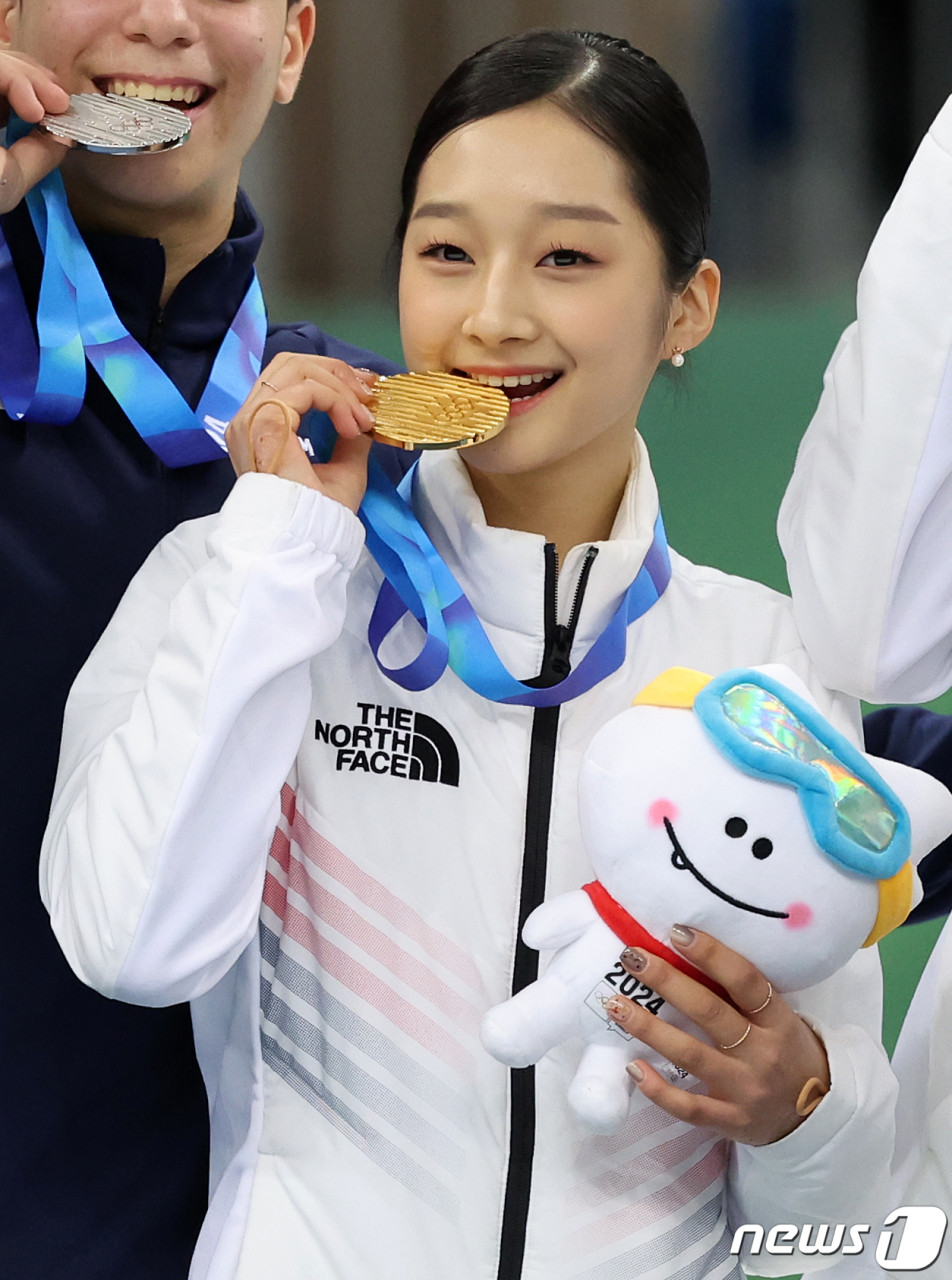 신지아, 미국 대회서 피겨 데뷔 석권…동메달 획득 경신 기대 (98자)