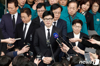 소방관 조문 후 취재진 앞에 선 한동훈