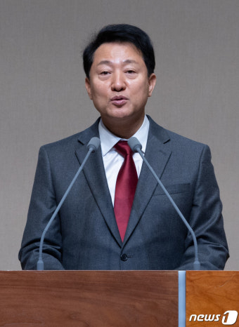신년기도회에서 인사말 하는 오세훈 시장