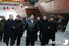 김정은, 남포조선소 현지지도…전쟁 준비에 해군무력 강화 제일 중요