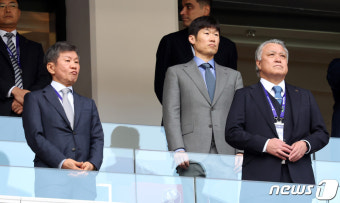 일본·이란전 찾은 정몽규 회장·박지성