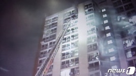 대구 월성동 아파트 14층서 화재…2명 부상·10여명 대피