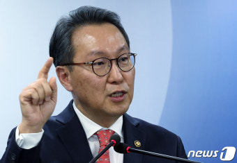 답변하는 박민수 차관