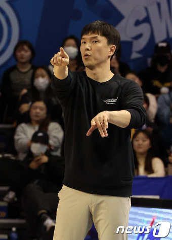 작전 전하는 삼성 김효범 감독대행