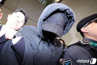 얼굴 가린 권도형 측근 한창준