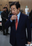 기자회견장 나서는 김성태 전 원내대표