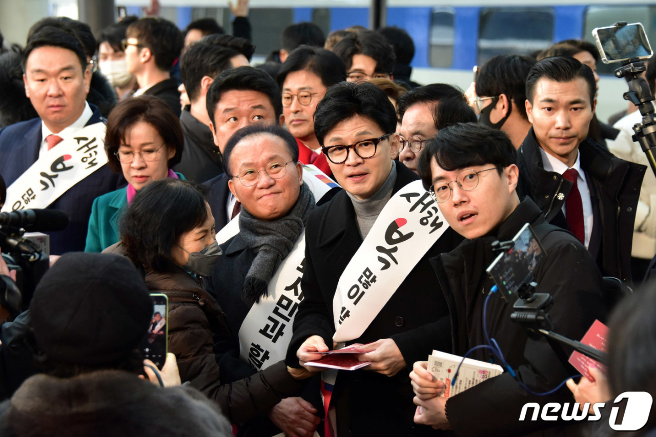 권영세 비대위원장, 설 명절 필수 근무 소방관 격려 안전, 건강 최우선 강조