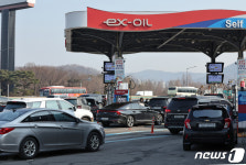 귀성길 주유 위한 긴 줄