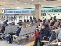 마음은 벌써 고향에…대전역·복합터미널 귀성객 북적