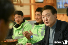 윤 대통령, 환경공무관과의 대화