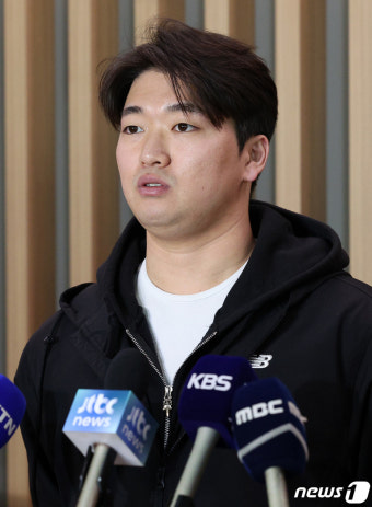 출국 전 인터뷰하는 샌디에이고 고우석