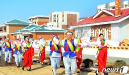 북한 평안북도 삼광축산농장 살림집 입사 축하 분위기