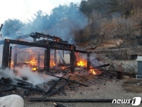 파주 적성면 사찰 화재 산불로 번져...헬기 5대 투입 진화 중