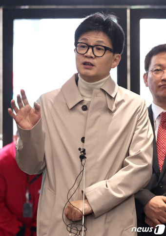 한동훈 비대위원장, 출근길 질의답변
