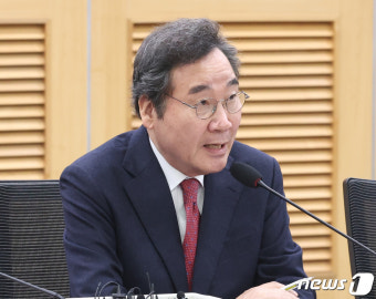 발언하는 이낙연 공동대표