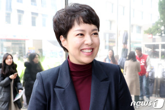 밝은 표정의 김은혜 전 홍보수석비서관