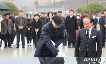 광주 5.18묘지 찾은 조국 전 장관