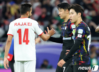 [뉴스1 PICK]“손흥민 멱살잡자 이강인 주먹날렸다”…밝혀지는 4강전 전날 내막