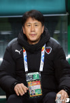 포항 데뷔전서 패한 박태하 감독 