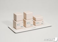 "필링 케어를 15분 만에"…앳홈, 스킨케어 브랜드 '톰' 출시