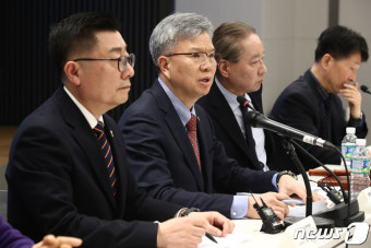 의협 비대위회의 주재하는 김택우 위원장