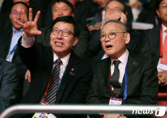 부산세계탁구선수권대회 경기 보는 유인촌 장관·박형준 부산시장