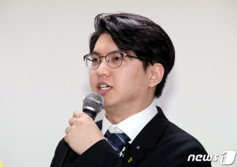 카이스트 졸업식에서 경호원에게 제압당한 신민기 대변인