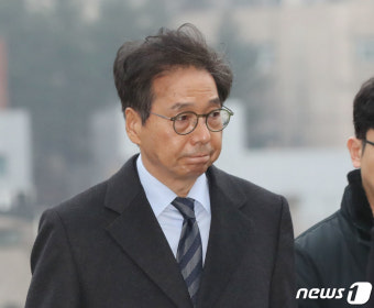 영장실질심사 향하는 박영우 대유위니아 회장