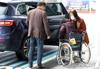 전공의 이탈로 강제퇴원하는 환자들