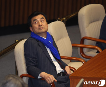 본회의장의 안규백 전략공천관리위원장