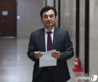 전략공관위 브리핑 참석하는 안규백 위원장