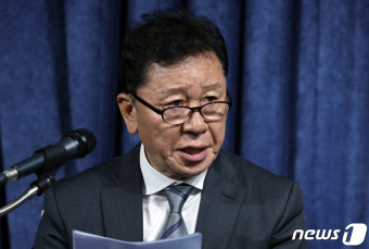 브리핑 하는 정해성 위원장