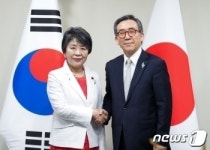 한일 외교장관, 북한 도발 대응·인권 문제 협력 재확인(상보)