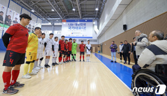 선수들 격려하는 유인촌 장관