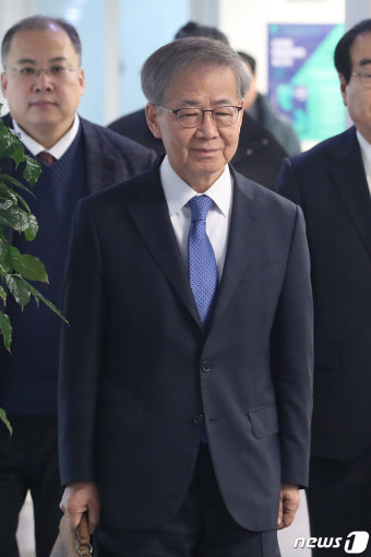 공천 심사 결과 발표 나서는 임혁백 위원장